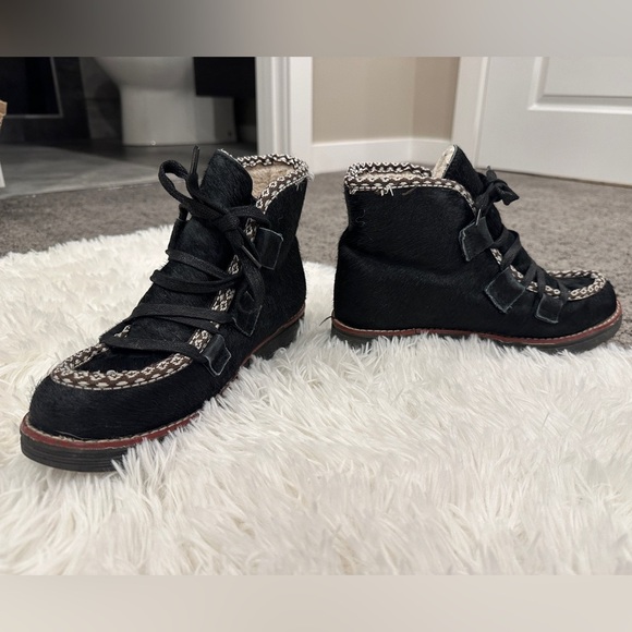 Kwantlen Lace-Up Calf/horse Hair Boots|size 7.5 - Picture 1 of 5